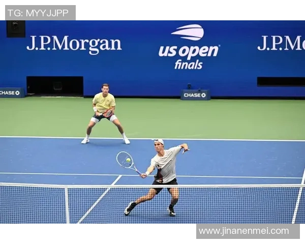 深圳网球队灵活性引发热议网球界对其战术调整的不同看法 深圳网球队灵活性引发热议网球界对其战术调整的不同看法